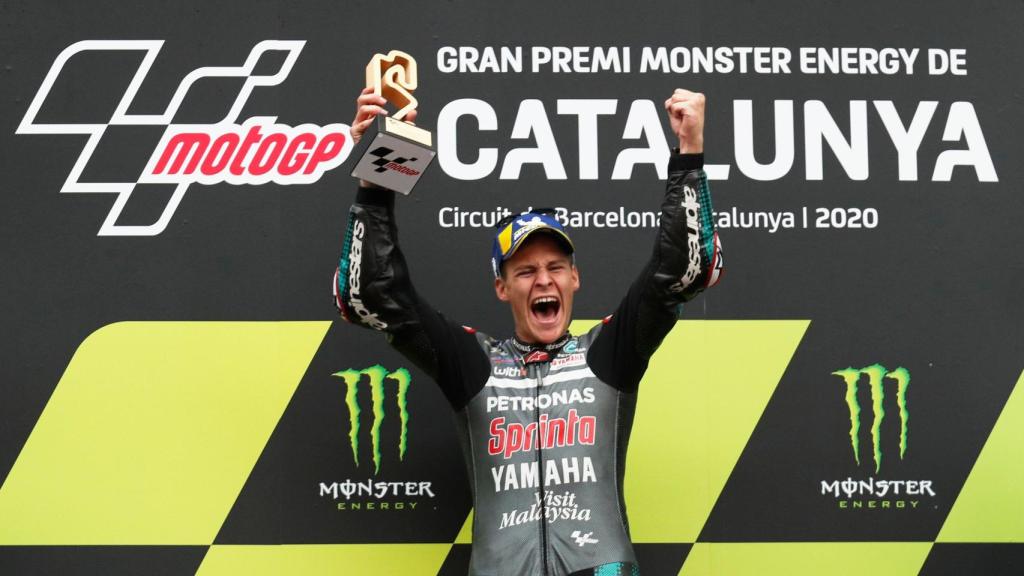 El piloto francés Fabio Quartararo celebra su victoria en el Gran Premio de Cataluña.