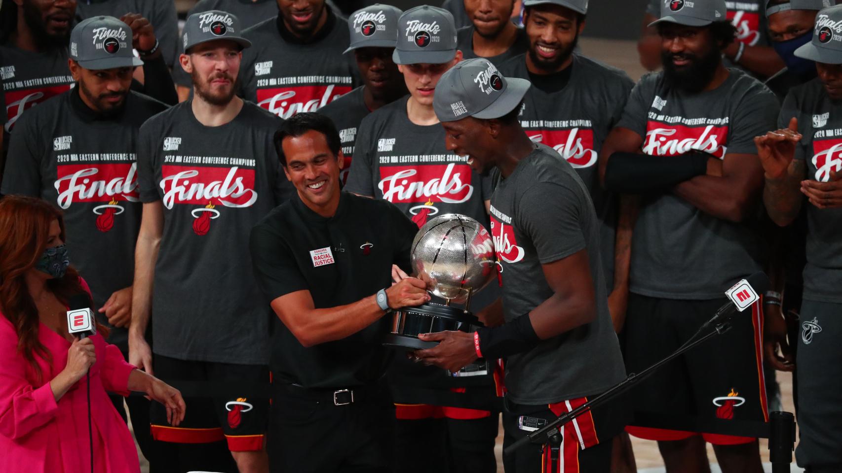 Erik Spoelstra y Jimmy Butler, con el título de la Conferencia Oeste de la NBA de los Miami Heat