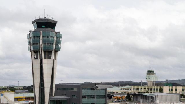 Exterior del Aeropuerto de Santiago-Rosalía de Castro.