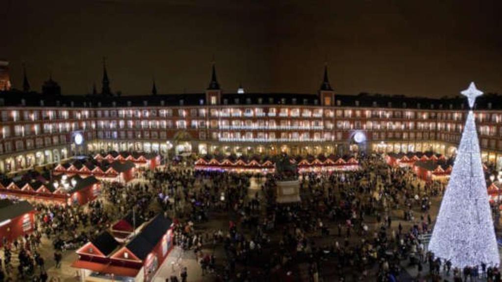 La Plaza Mayor de Madrid en una Navidad típica.