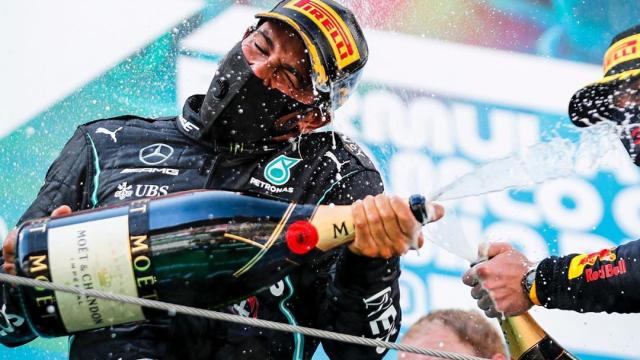 Hamilton celebra su última victoria