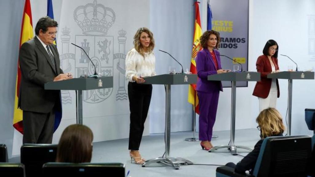 Los ministros Escrivá, Díaz, Montero y Darias, en la rueda de prensa posterior al Consejo de Ministros.