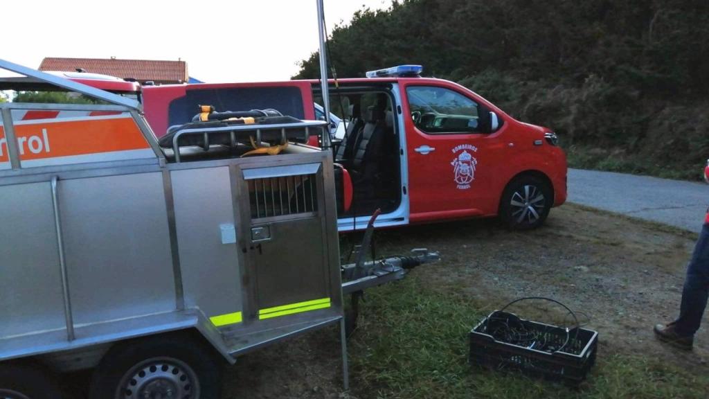 Operativo de búsqueda de un pescador de Narón (A Coruña) desaparecido en la costa de Covas.