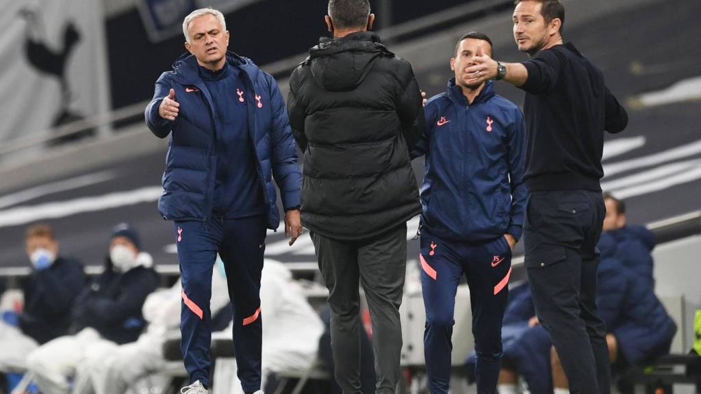 Discusión entre Mourinho y Lampard, en el Tottenham - Chelsea de la Carabao Cup