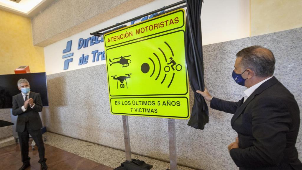 Presentación de la nueva señalización de tramos de riesgo para motoristas en la DGT.