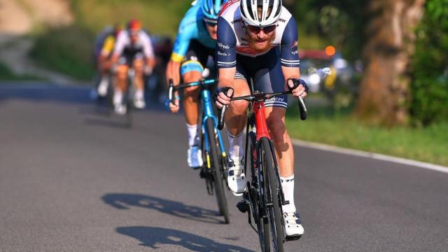 Quinn Simmons durante una carrera con el Trek Segafredo