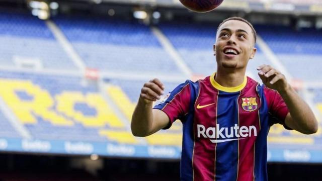 Sergiño Dest, con la camiseta del Barça