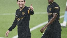 Messi y Ansu Fati celebran un gol