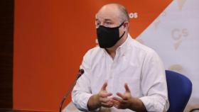 El presidente del Grupo Parlamentario de Cs, Alejandro Ruiz, en rueda de prensa