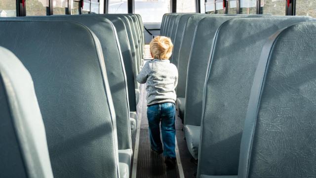 niño autobús