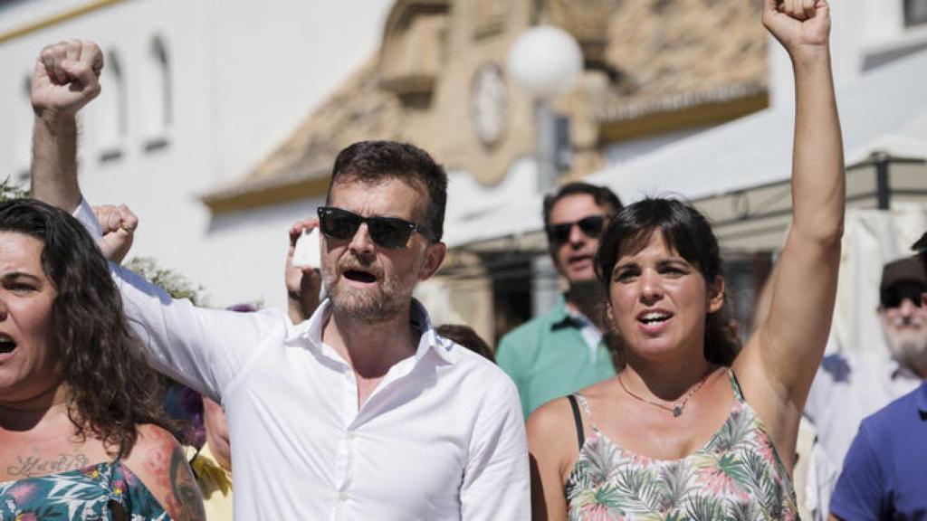 El excoordinador de IU, Antonio Maíllo, junto a Teresa Rodríguez.