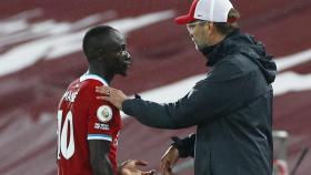 Sadio Mané y Klopp durante un partido del Liverpool