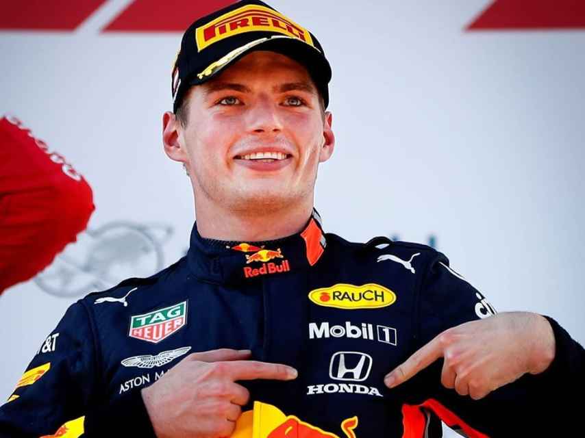 Max Verstappen se señala el lago de Honda