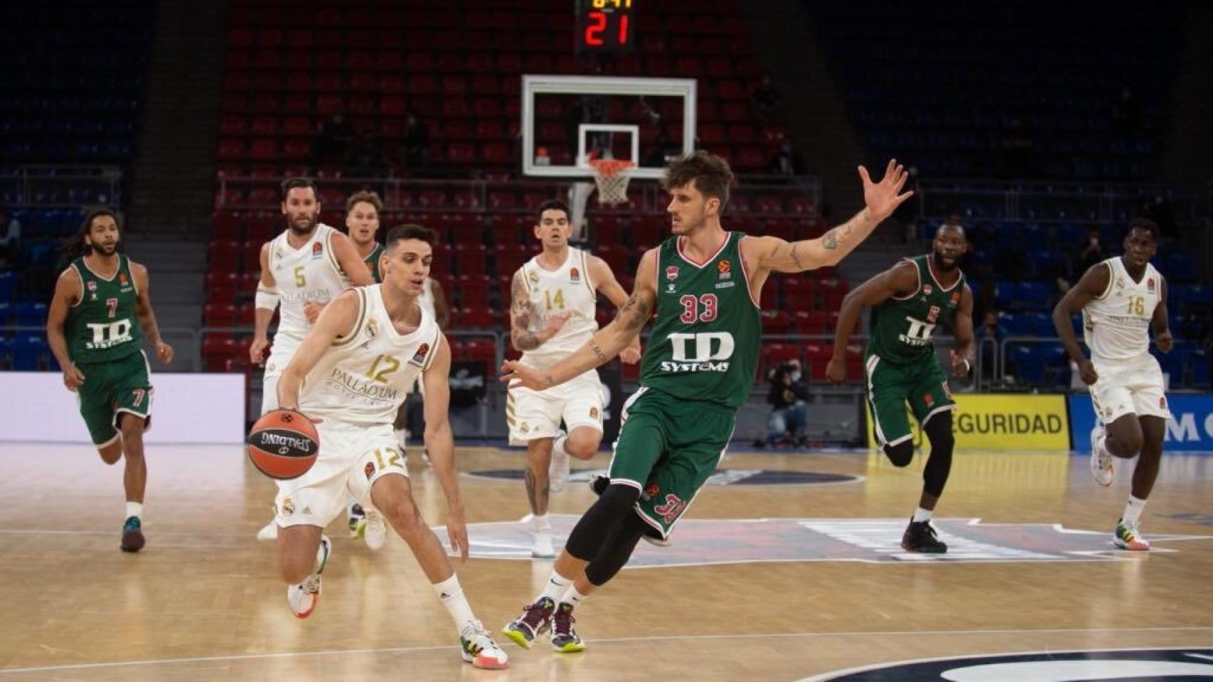 Alocén contra Polonara en el Baskonia-Real Madrid