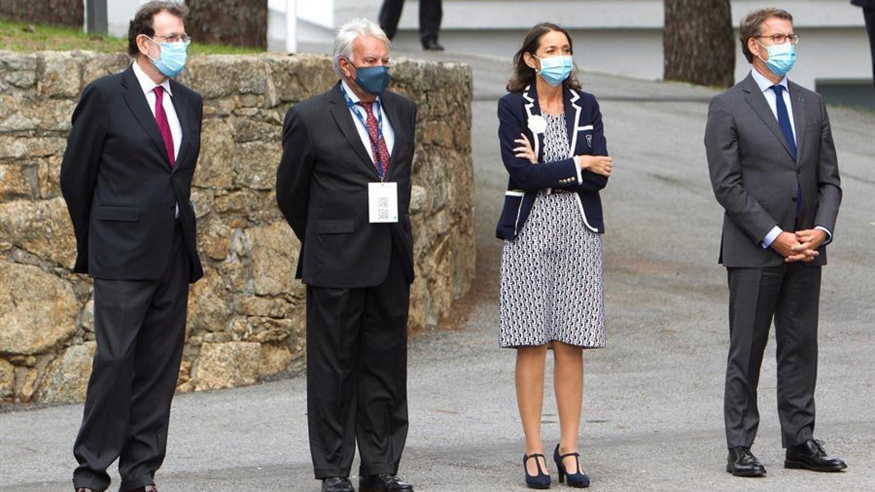 Los expresidentes Mariano Rajoy y Felipe González, la ministra Reyes Maroto y el presidente de Galicia Alberto Núñez Feijoo.