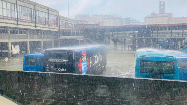 El bus del Celta, en la estación de buses de A Coruña.