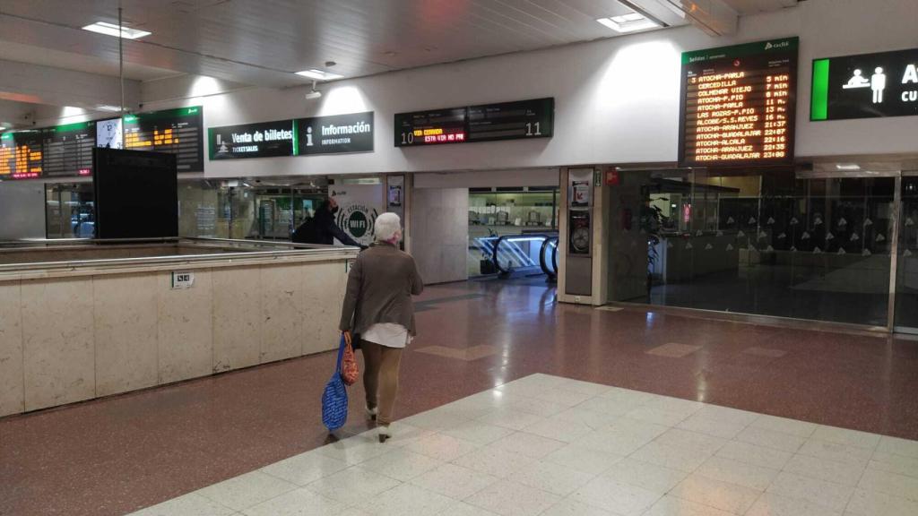 María José, una auxiliar de enfermería se dirige al andén para coger el tren que le llevará a su trabajo.