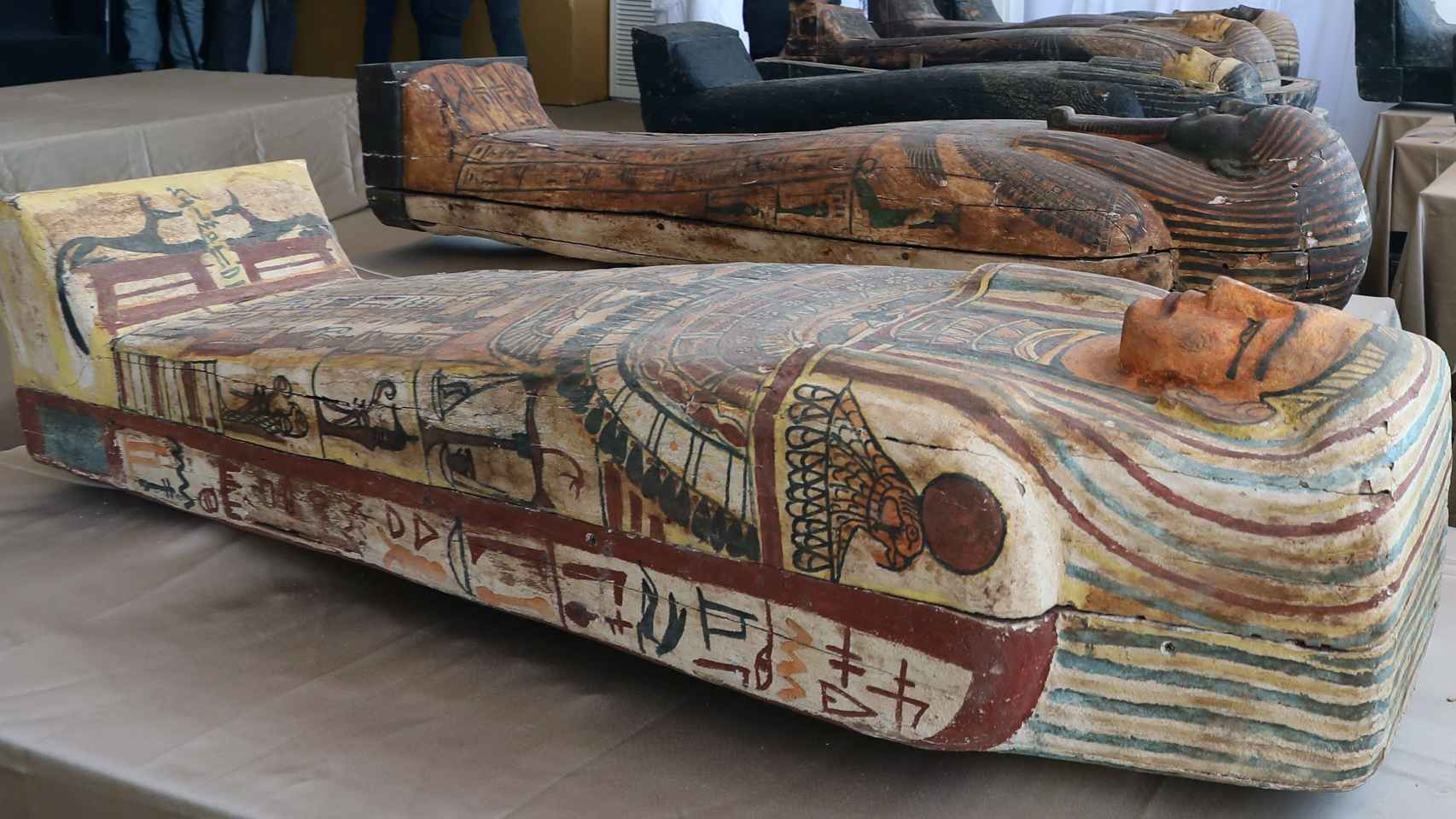 Varios de los sarcófagos hallados en perfecto estado en Saqqara.