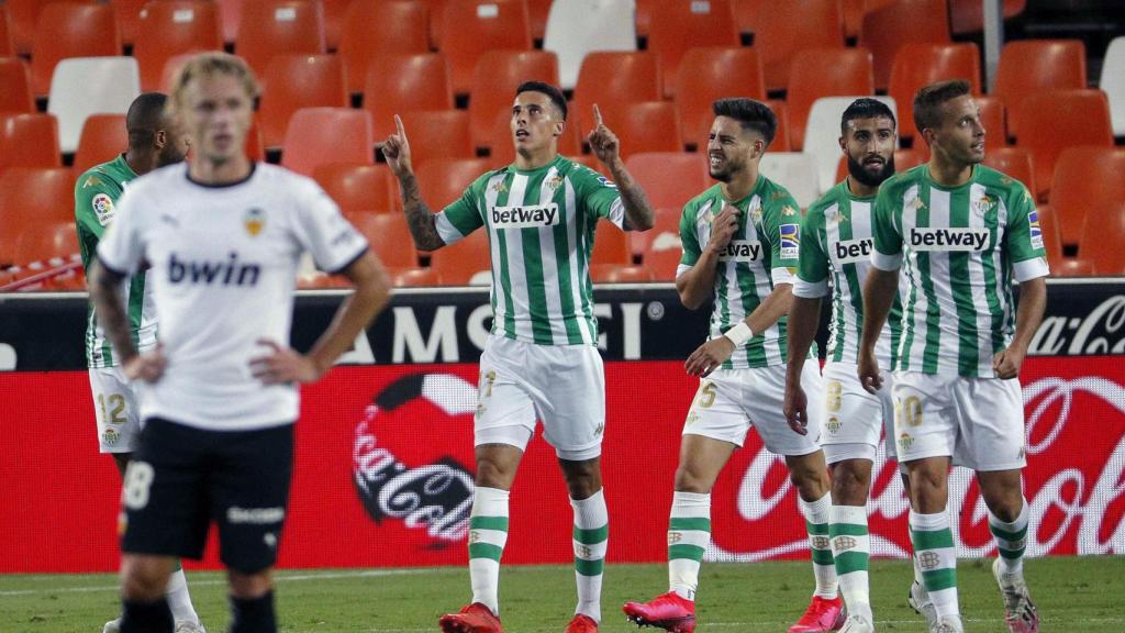 Cristian Tello celebra un gol con el Real Betis frente al Valencia