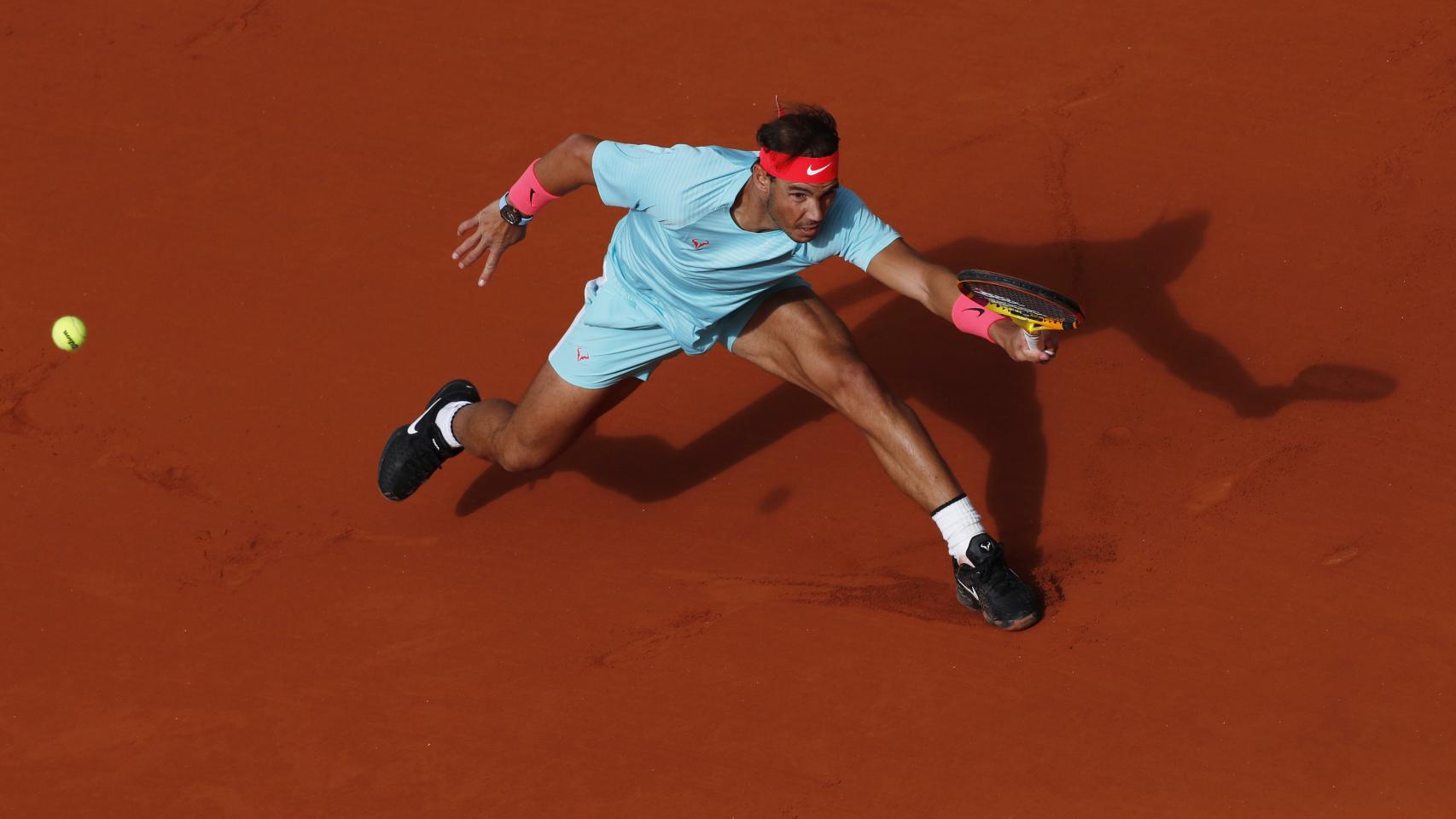 Nadal, durante el partido ante Korda en Roland Garros.