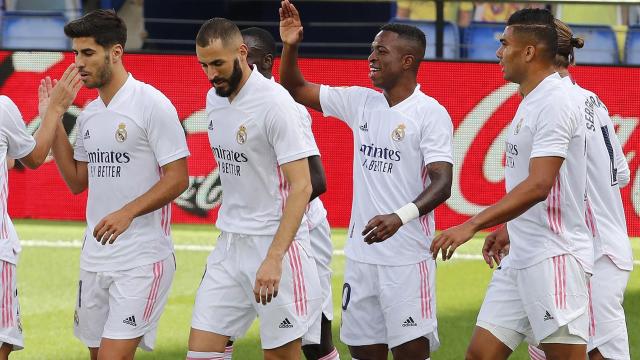 Vinicius celebra con sus compañeros su gol al Levante