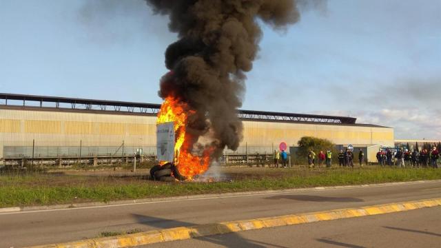 Protesta de trabajadores en Alcoa.