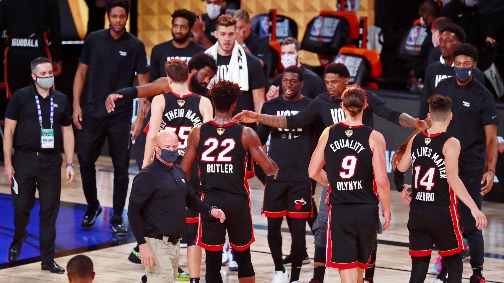 Jimmy Butler y sus compañeros de los Miami Heat