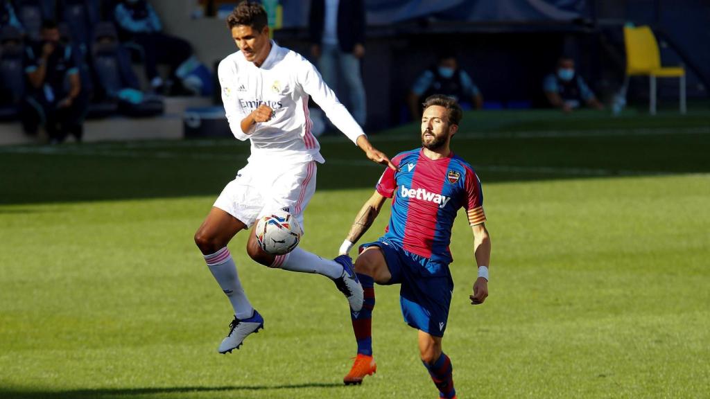 Raphael Varane, durante el partido frente al Levante