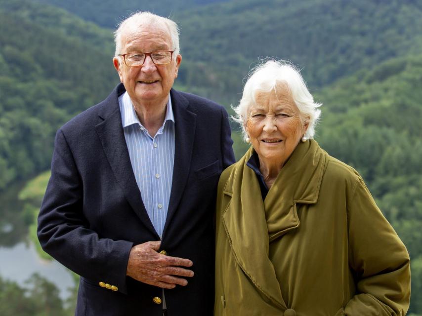 El rey emérito belga junto a su mujer Paola en un reciente posado.