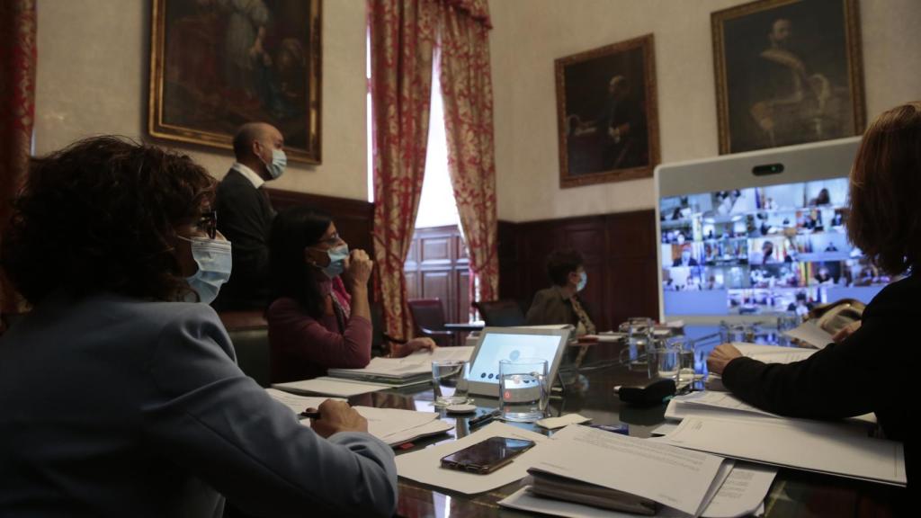 María Jesús Montero, en la reunión telemática con los consejeros de Hacienda autonómicos.