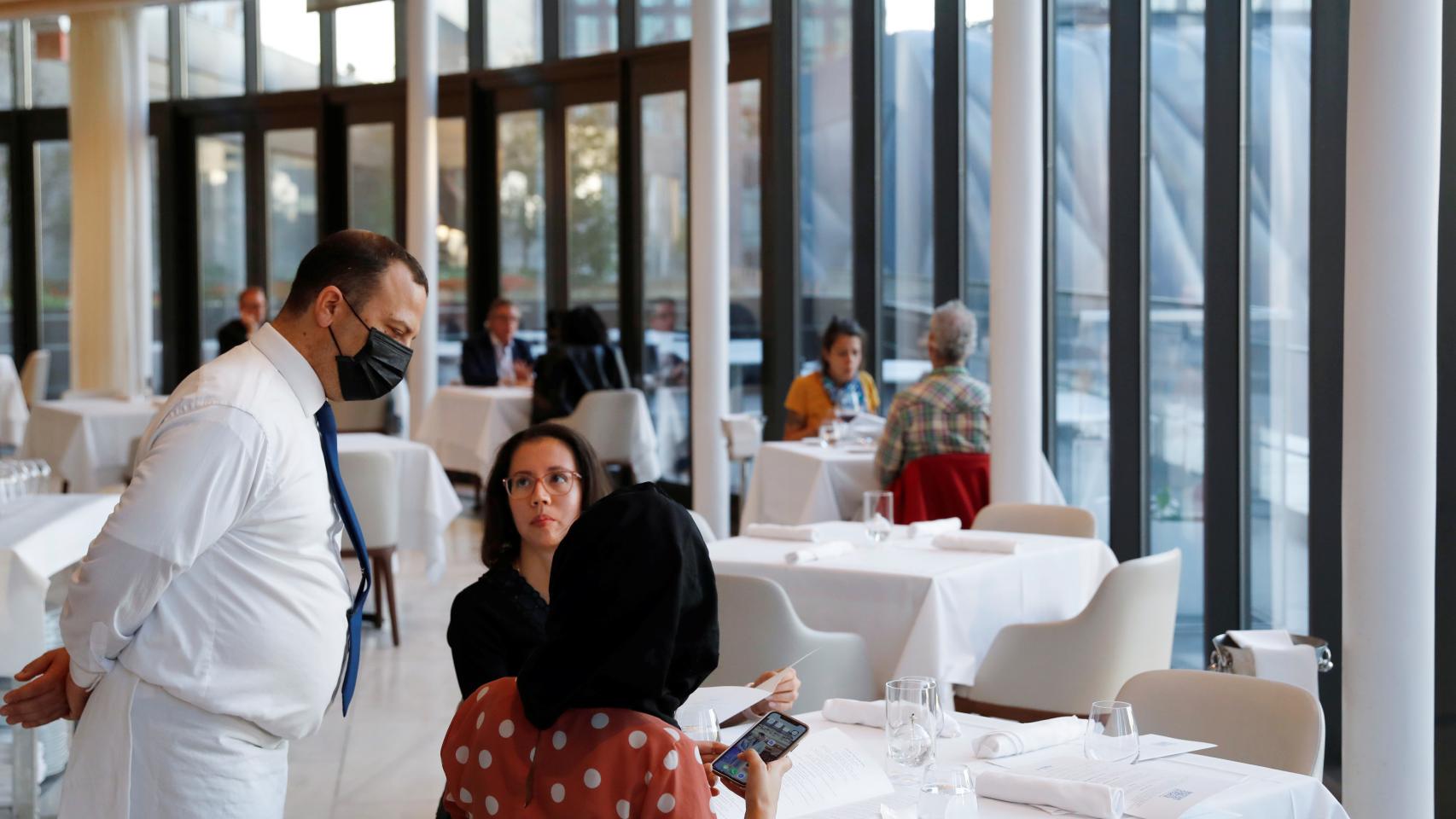 Comensales en un restaurante de Nueva York.