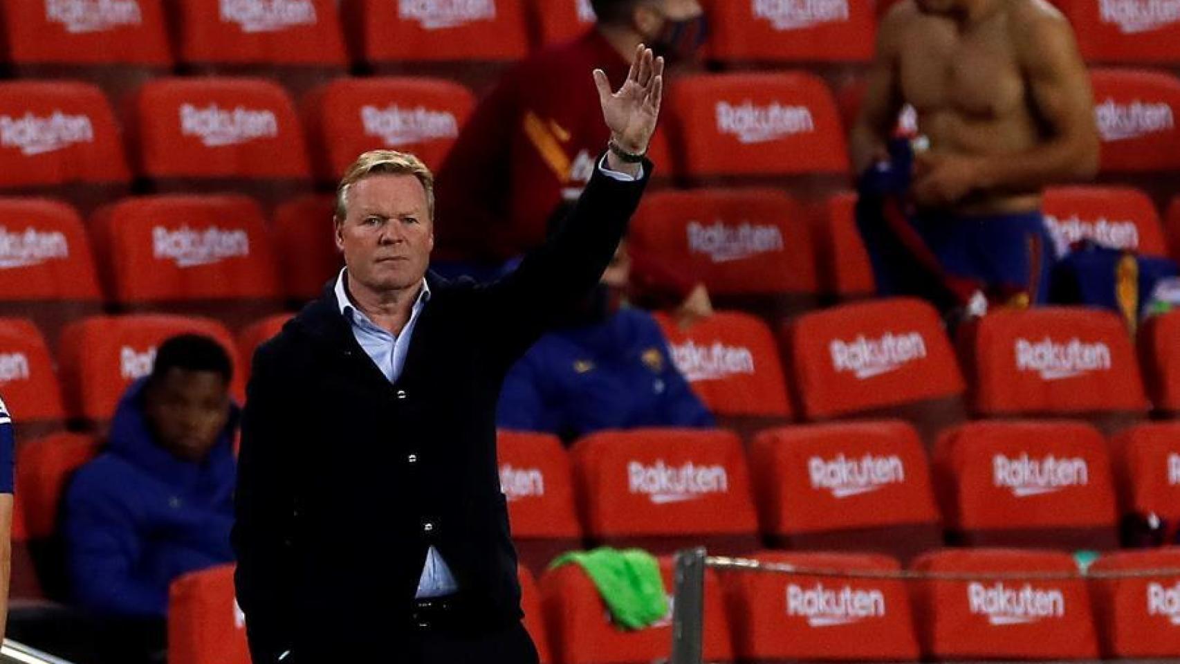 Koeman, en la banda del Camp Nou