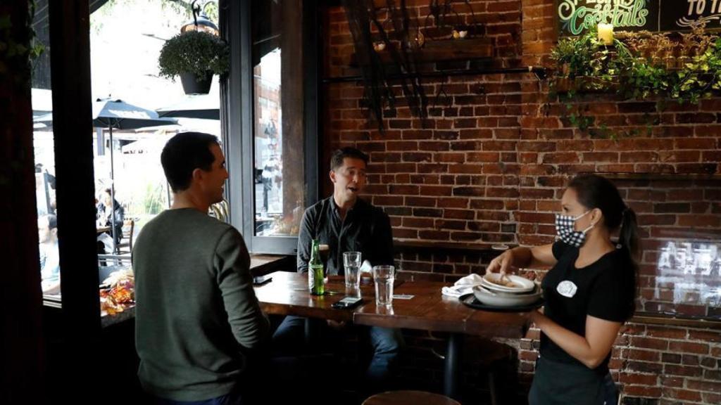 El interior de una cafetería de Nueva York.