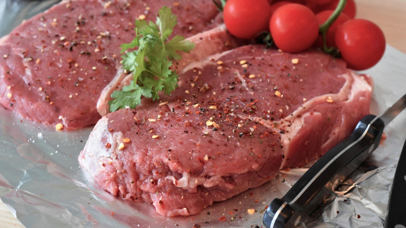 Dos filetes de carne de ternera.