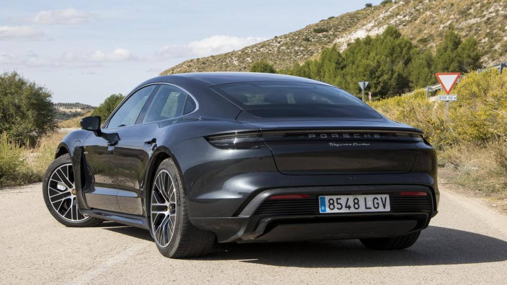 El Porsche Taycan tiene el tamaño de un Panamera.