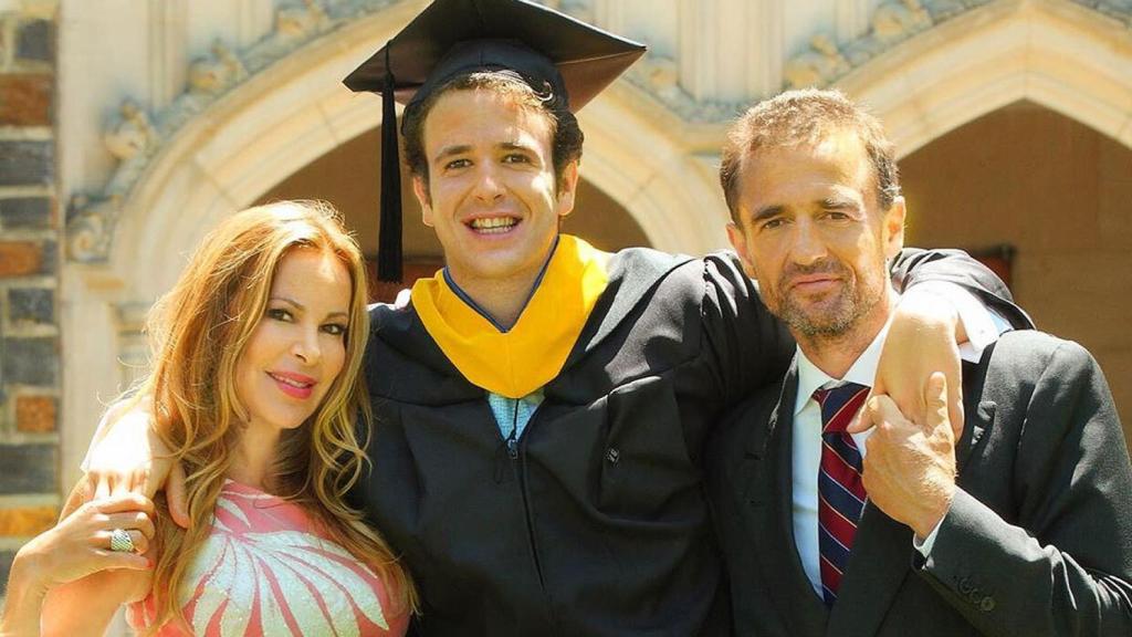 Ana Obregón y Alessandro Lequio en el día de la graduación universitaria de su hijo.