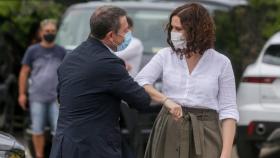 Emiliano García-Page, presidente de Castilla-La Mancha, e Isabel Díaz Ayuso, presidenta de la Comunidad de Madrid