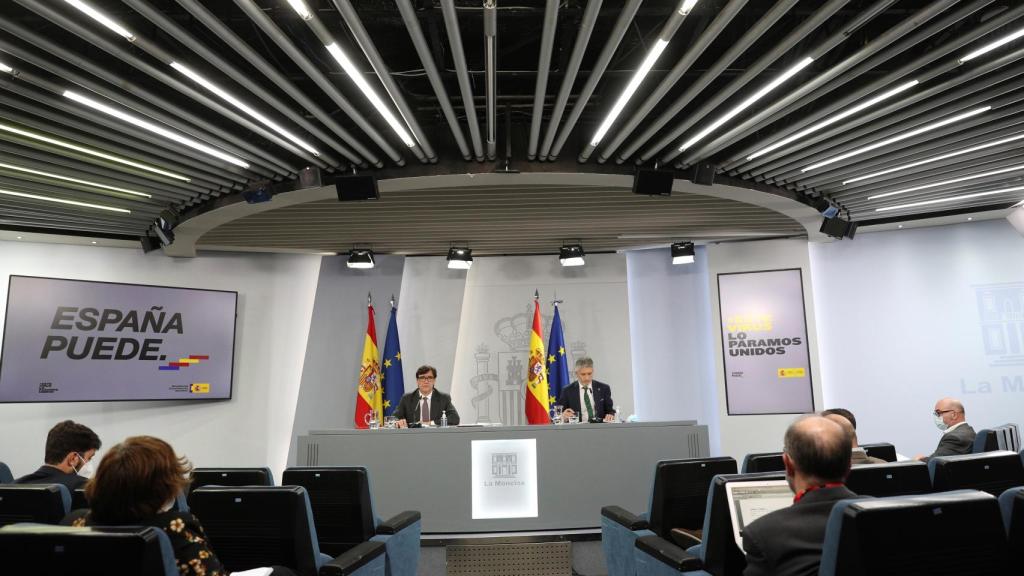 Salvador Illa y Fernando Grande-Marlaska dan cuenta en Moncloa del decreto de estado de alarma en Madrid.