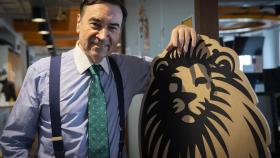 La corbata con nuestro león está disponible en cuatro colores