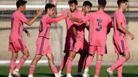 Los jugadores del Real Madrid Castilla celebran un gol