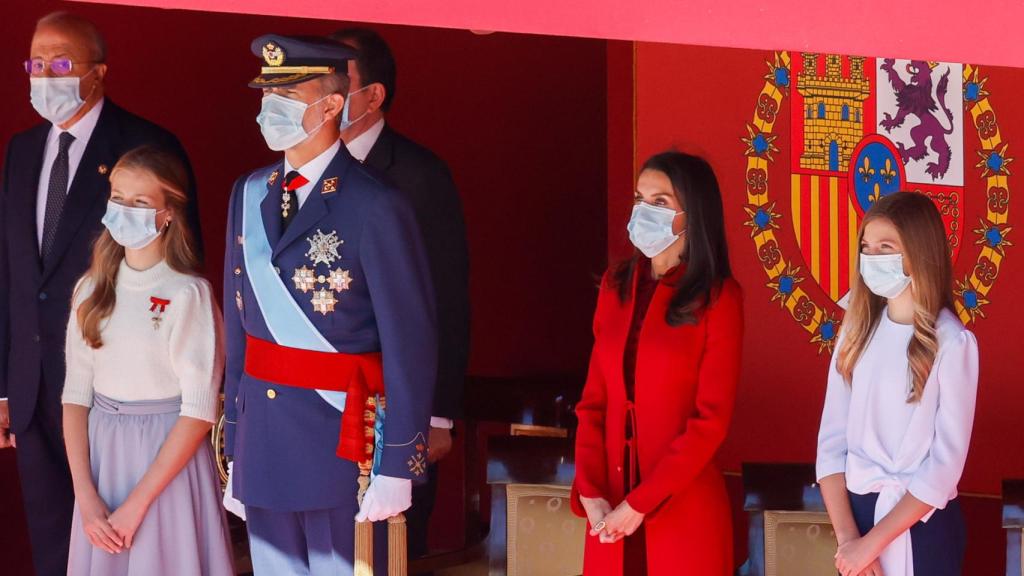 Felipe VI y Letizia, junto a sus hijas, en el Día de la Hispanidad.