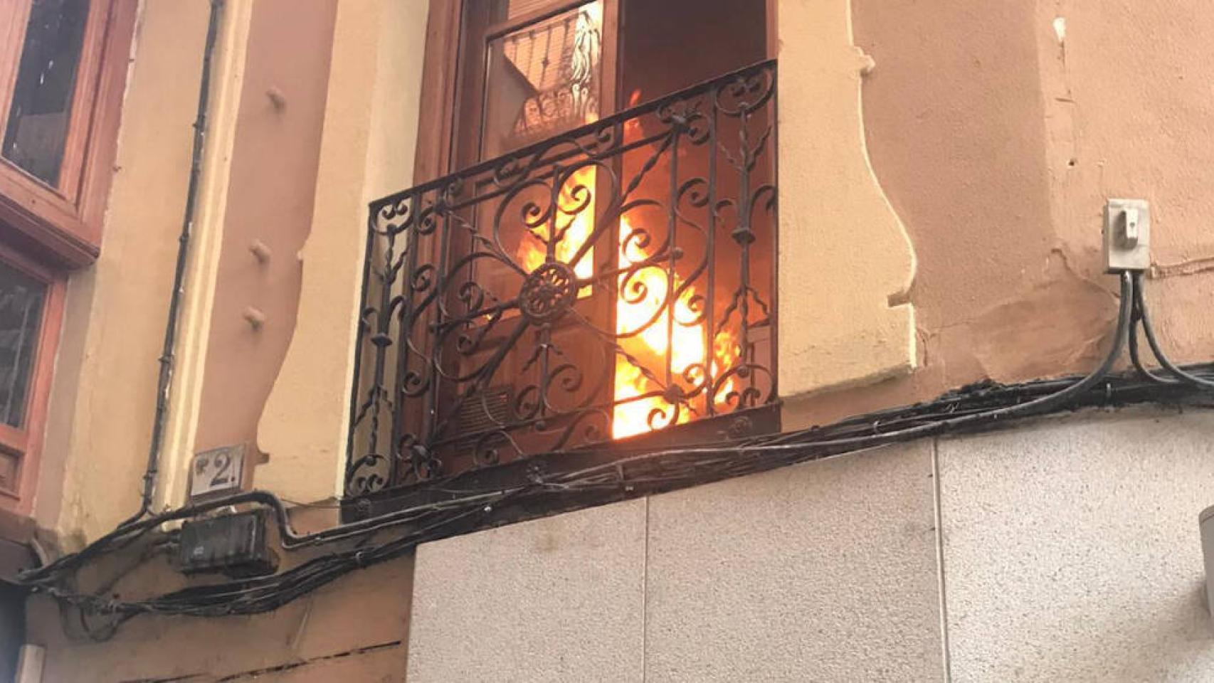 Una imagen del incendio que se ha declarado en la cocina del establecimiento