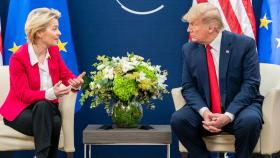 La presidenta de la Comisión Europea, Ursula von der Leyen, y el presidente de EEUU Donald Trump.
