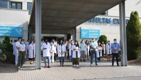 Concentración de personal sanitario a las puertas del Hospital de Torrevieja.