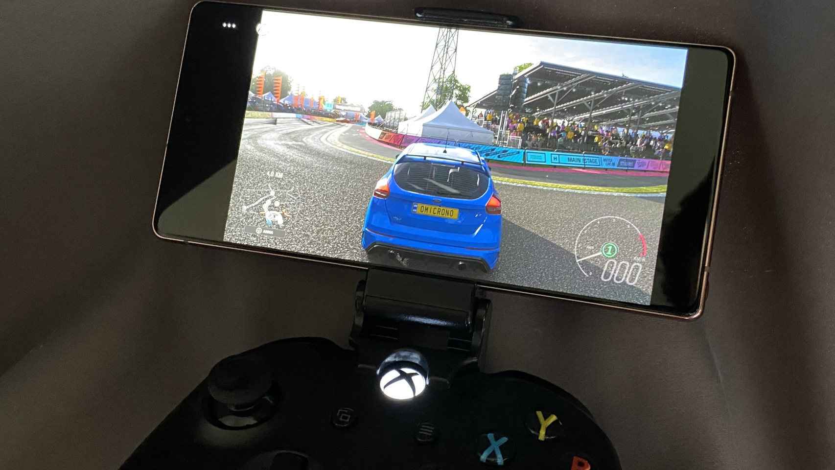 Forza Horizon 4 en un móvil Samsung gracias a Xbox Game Pass.