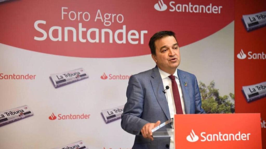 El consejero de Agricultura de Castilla-La Mancha, Francisco Martínez Arroyo, este miércoles en el Foro Agro Santander