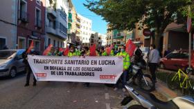 Trabajadores en huelga de las ambulancias en Cuenca. Foto: EP