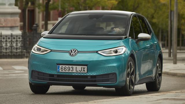 El Volkswagen ID.3 se caracteriza por ser un coche 100% eléctrico del tamaño de un Golf.