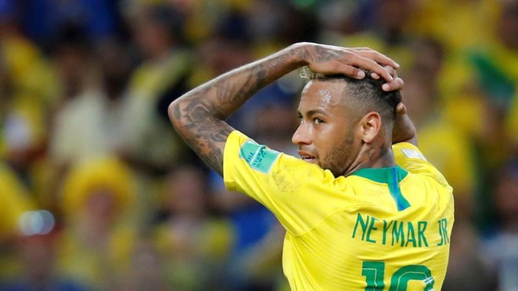 Neymar en un partido con Brasil