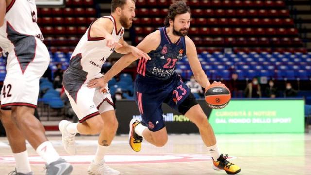 Sergio Rodríguez defendiendo a Sergio Llull